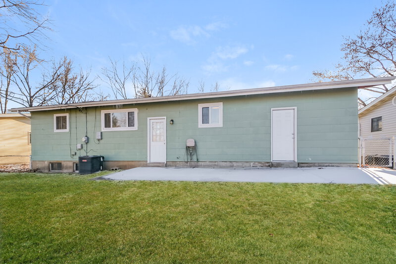 1,800/Mo, 819 Lynn Haven Ln Hazelwood, MO 63042 Rear View 3