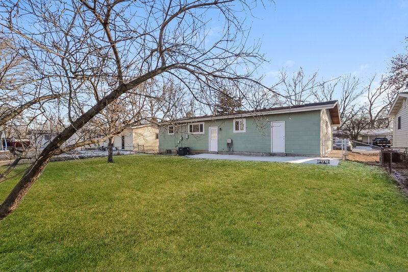 1,800/Mo, 819 Lynn Haven Ln Hazelwood, MO 63042 Rear View 5