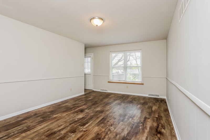 2,220/Mo, 3890 Cordin Dr Florissant, MO 63034 Living Room View 2