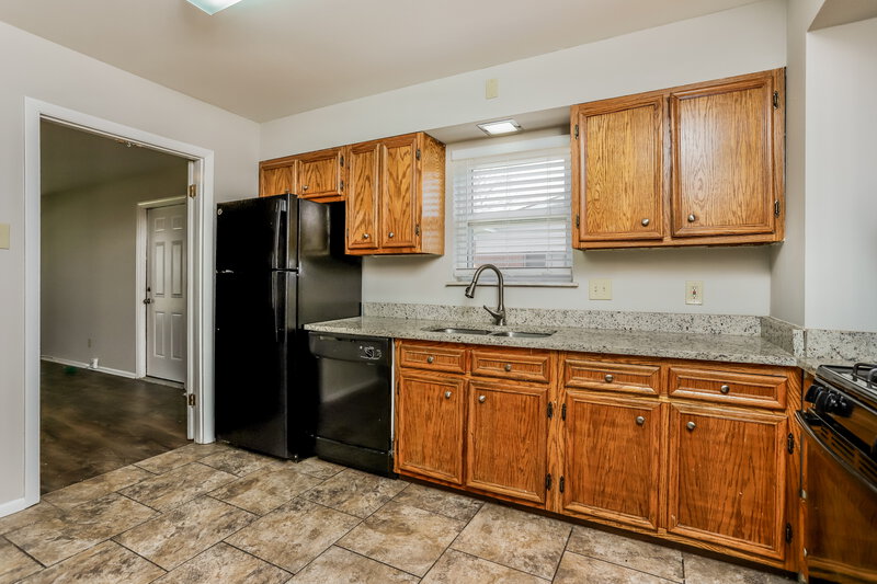 2,220/Mo, 3890 Cordin Dr Florissant, MO 63034 Kitchen View 2