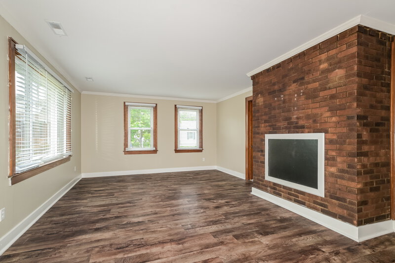1,610/Mo, 1836 Morven Ave Overland, MO 63114 Living Room View