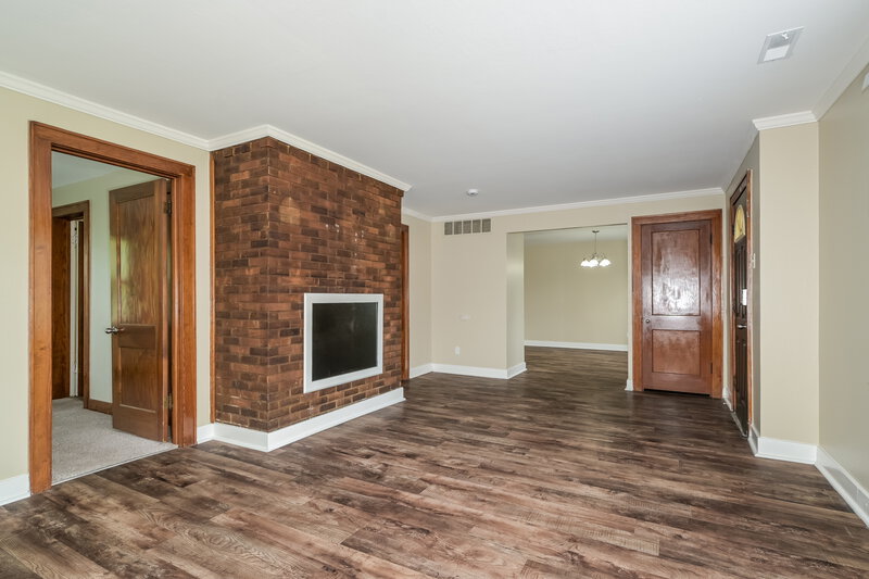 1,610/Mo, 1836 Morven Ave Overland, MO 63114 Living Room View 2