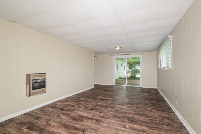 1,610/Mo, 1836 Morven Ave Overland, MO 63114 Family Room View 2