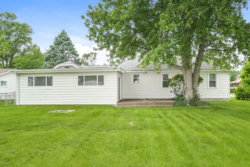 1,610/Mo, 1836 Morven Ave Overland, MO 63114 Rear View