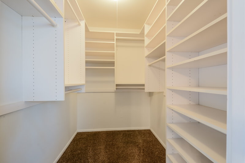 2,045/Mo, 5305 Springtrail Dr Florissant, MO 63033 Amenities View