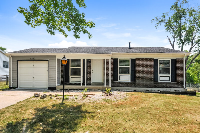 2,130/Mo, 6330 Silver Fox Dr Florissant, MO 63034 External View