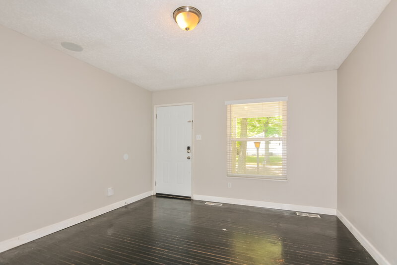 2,130/Mo, 6330 Silver Fox Dr Florissant, MO 63034 Living Room View