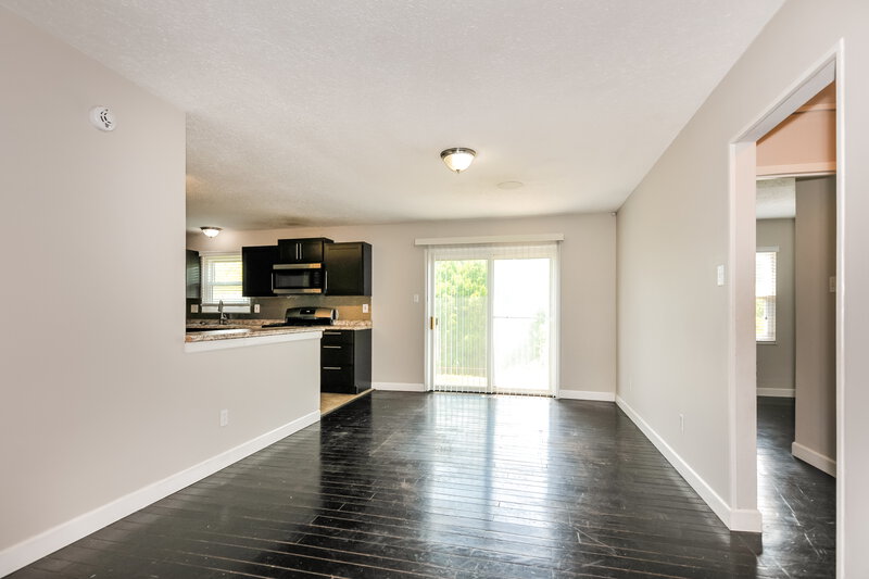 2,130/Mo, 6330 Silver Fox Dr Florissant, MO 63034 Dining Room View