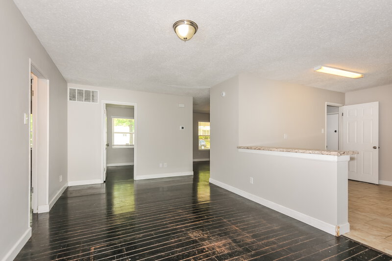 2,130/Mo, 6330 Silver Fox Dr Florissant, MO 63034 Dining Room View 2