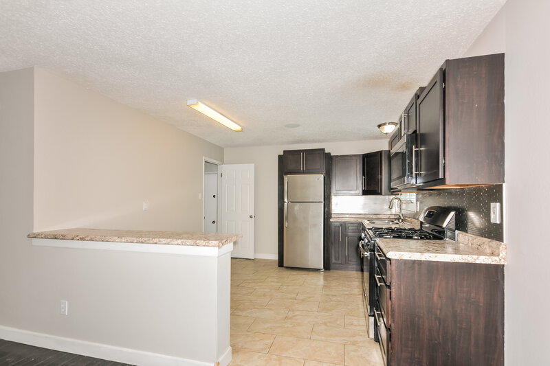 2,130/Mo, 6330 Silver Fox Dr Florissant, MO 63034 Kitchen View