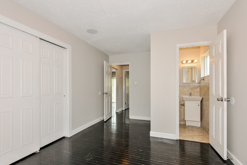 2,130/Mo, 6330 Silver Fox Dr Florissant, MO 63034 Main Bedroom View