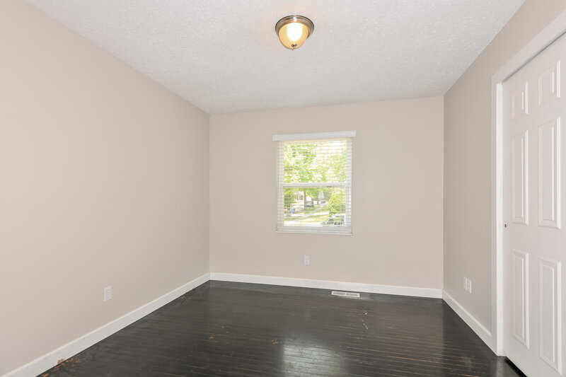 2,130/Mo, 6330 Silver Fox Dr Florissant, MO 63034 Bedroom View