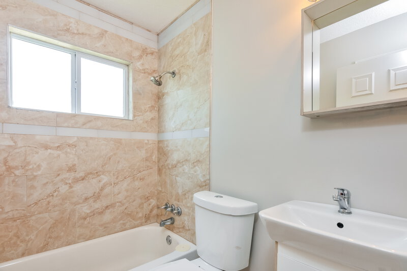 2,130/Mo, 6330 Silver Fox Dr Florissant, MO 63034 Bathroom View
