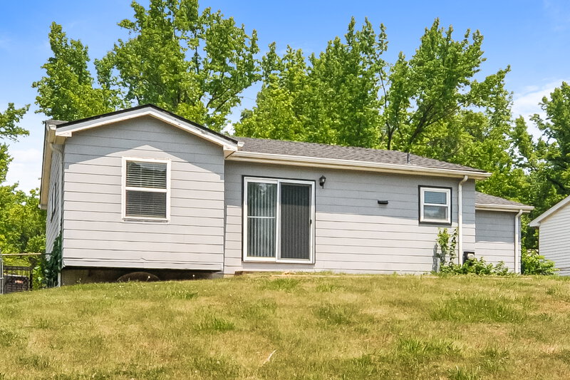 2,130/Mo, 6330 Silver Fox Dr Florissant, MO 63034 Rear View 2