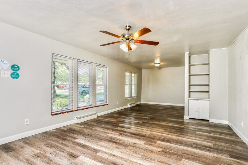 1,695/Mo, 1545 Washington St Florissant, MO 63033 Living Room View 2