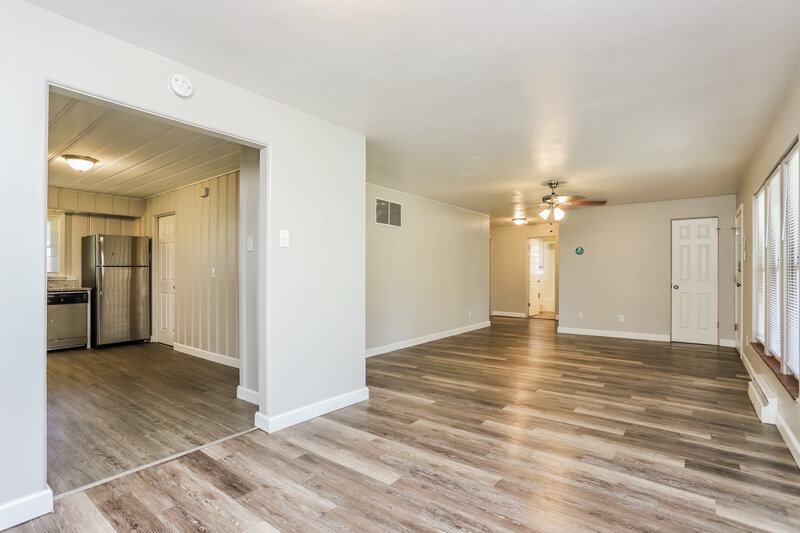 1,695/Mo, 1545 Washington St Florissant, MO 63033 Living Room View 3