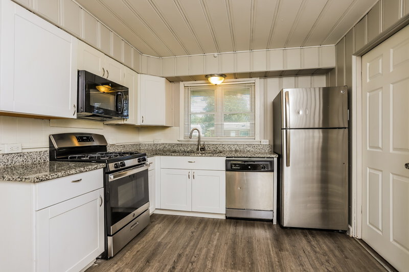 1,695/Mo, 1545 Washington St Florissant, MO 63033 Kitchen View