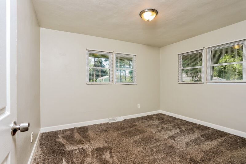 1,695/Mo, 1545 Washington St Florissant, MO 63033 Bedroom View