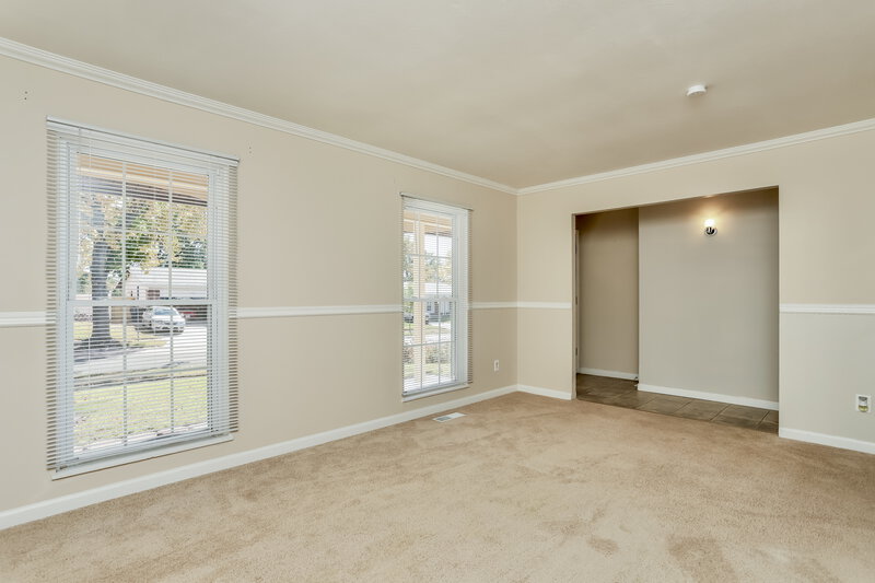 0/Mo, 4451 Rhine Dr Florissant, MO 63033 Living Room View