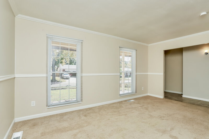 0/Mo, 4451 Rhine Dr Florissant, MO 63033 Living Room View 2