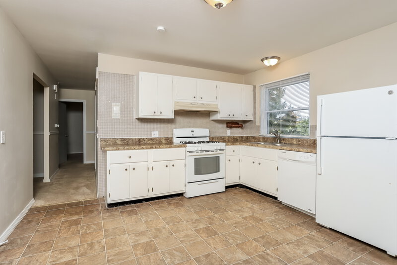 0/Mo, 4451 Rhine Dr Florissant, MO 63033 Kitchen View