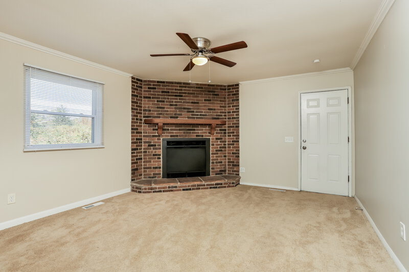 0/Mo, 4451 Rhine Dr Florissant, MO 63033 Family Room View