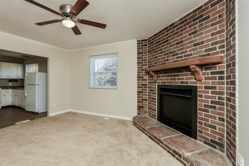 0/Mo, 4451 Rhine Dr Florissant, MO 63033 Family Room View 2