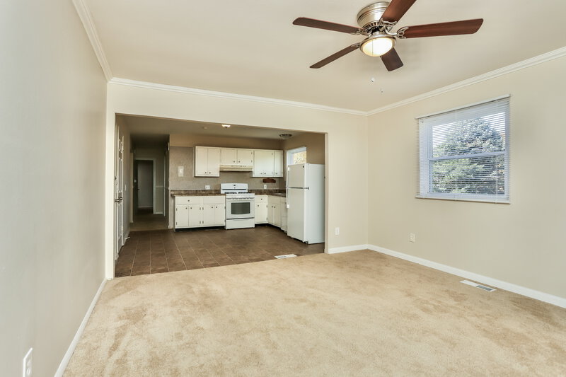 0/Mo, 4451 Rhine Dr Florissant, MO 63033 Family Room View 3