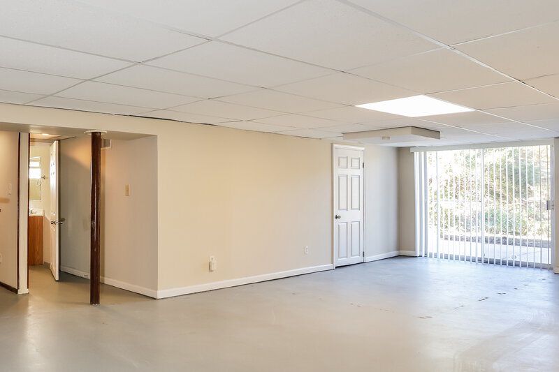 0/Mo, 4451 Rhine Dr Florissant, MO 63033 Basement View 2