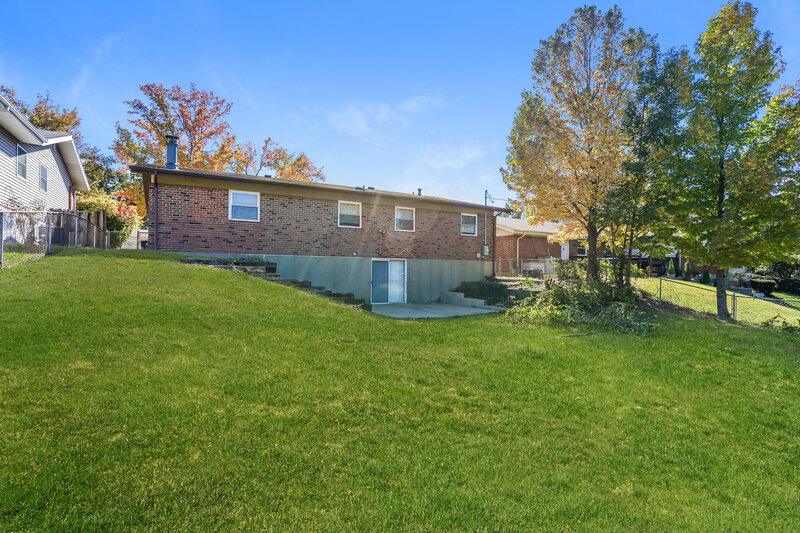 0/Mo, 4451 Rhine Dr Florissant, MO 63033 Rear View