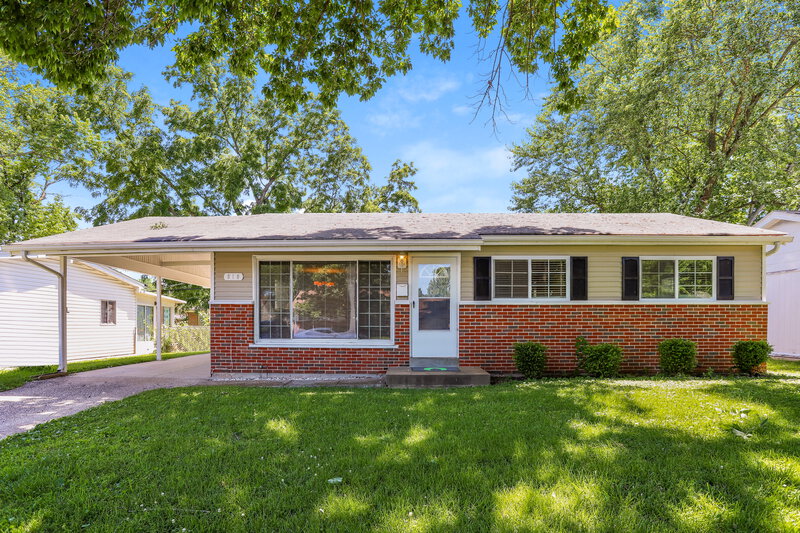 1,610/Mo, 810 Babler Dr Florissant, MO 63031 External View
