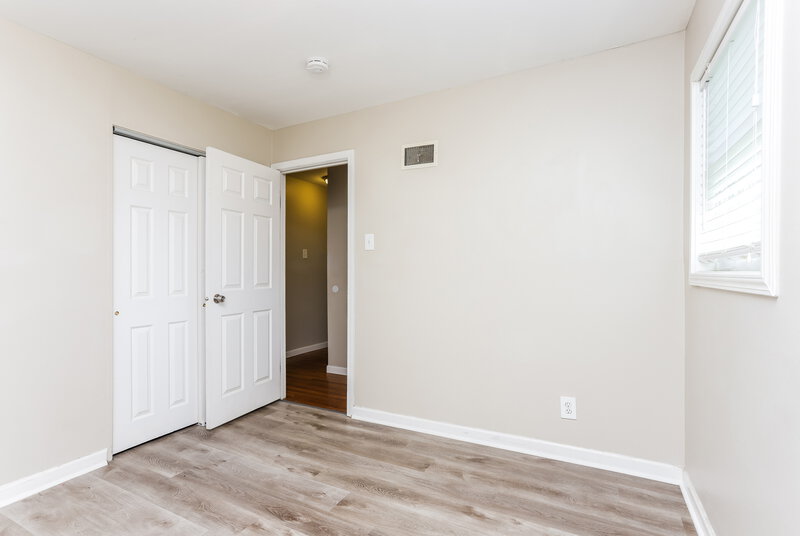 1,610/Mo, 810 Babler Dr Florissant, MO 63031 Main Bedroom View