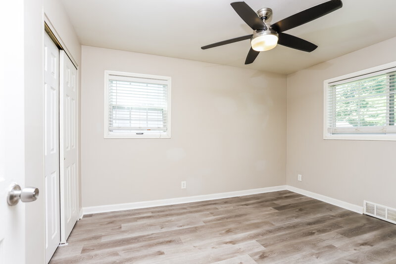 1,610/Mo, 810 Babler Dr Florissant, MO 63031 Main Bedroom View 2