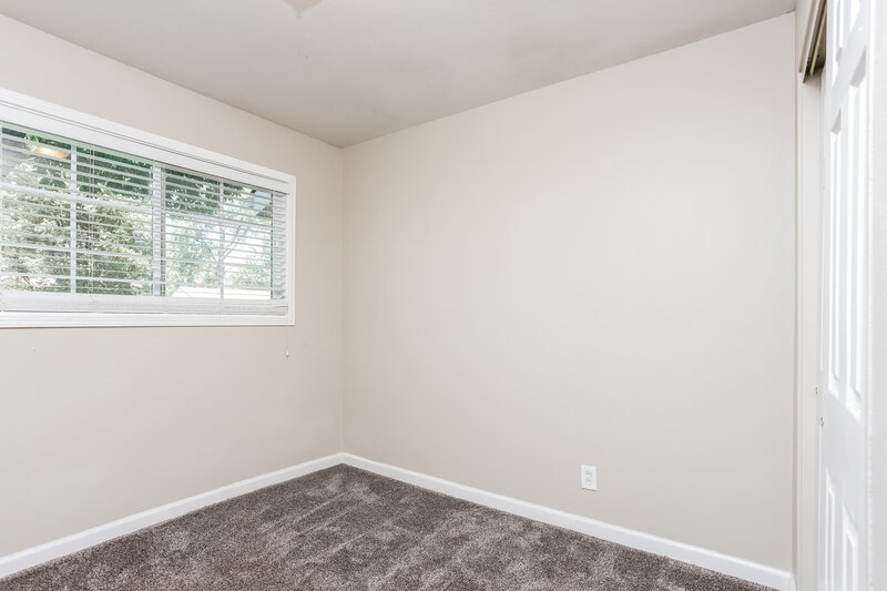 1,610/Mo, 810 Babler Dr Florissant, MO 63031 Bedroom View 2