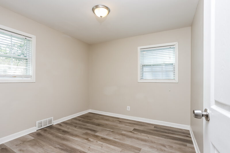 1,610/Mo, 810 Babler Dr Florissant, MO 63031 Bedroom View 3