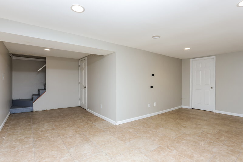 1,610/Mo, 810 Babler Dr Florissant, MO 63031 Hallway View