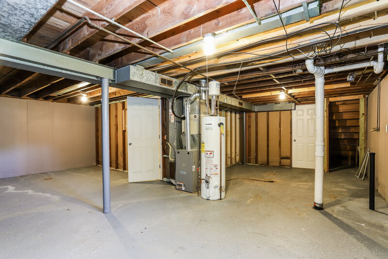 1,610/Mo, 810 Babler Dr Florissant, MO 63031 Basement View