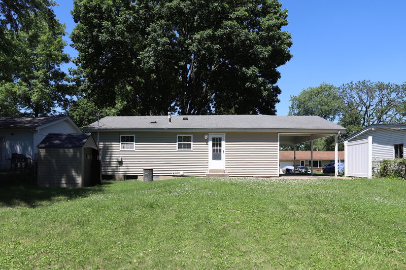 1,610/Mo, 810 Babler Dr Florissant, MO 63031 Rear View