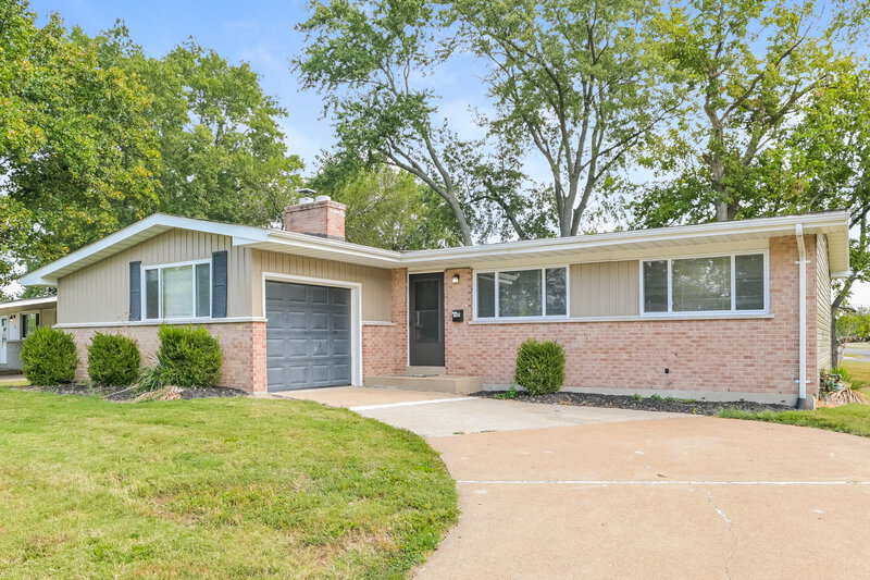 1,725/Mo, 730 Loyola Drive Florissant, MO 63031 Front View