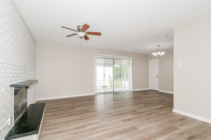 1,725/Mo, 730 Loyola Drive Florissant, MO 63031 Living Room View