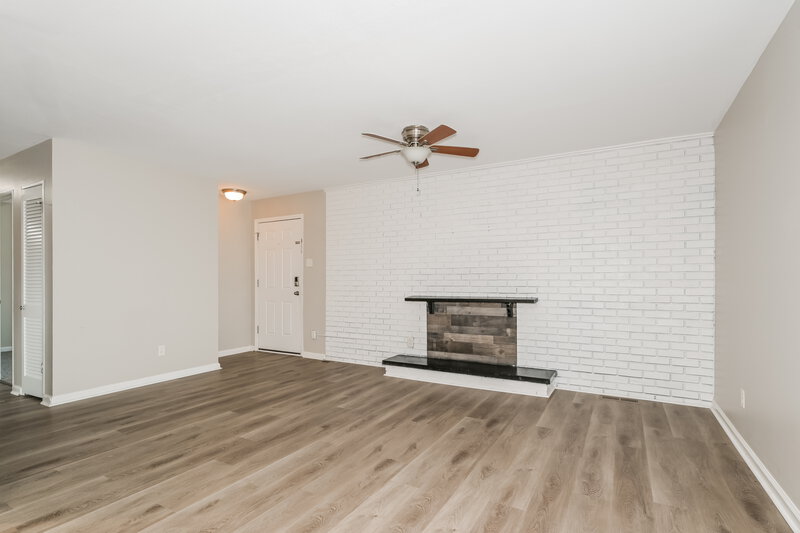 1,725/Mo, 730 Loyola Drive Florissant, MO 63031 Living Room View 2