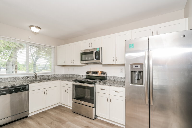 1,725/Mo, 730 Loyola Drive Florissant, MO 63031 Kitchen View