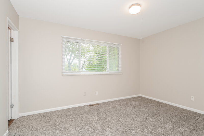 1,725/Mo, 730 Loyola Drive Florissant, MO 63031 Main Bedroom View 2