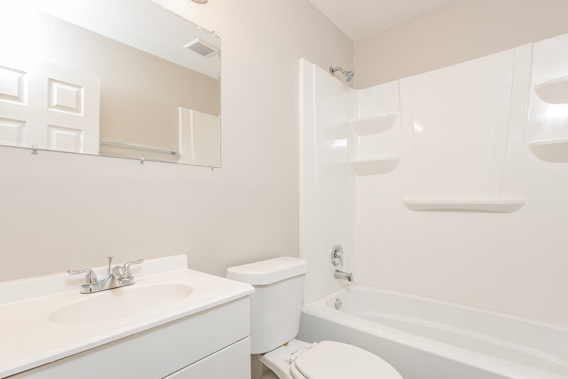1,725/Mo, 730 Loyola Drive Florissant, MO 63031 Bathroom View