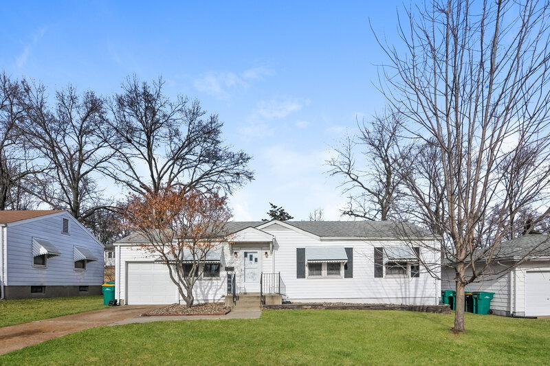 2,550/Mo, 12125 Wensley Road Florissant, MO 63033 Front View