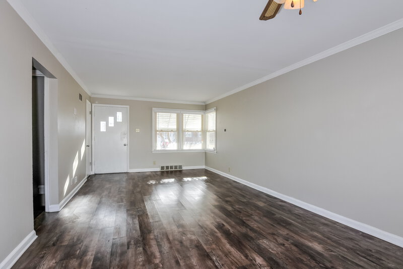 2,550/Mo, 12125 Wensley Road Florissant, MO 63033 Living Room View 4