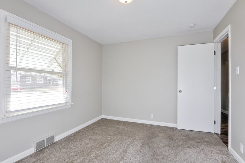 2,550/Mo, 12125 Wensley Road Florissant, MO 63033 Master Bedroom View 2