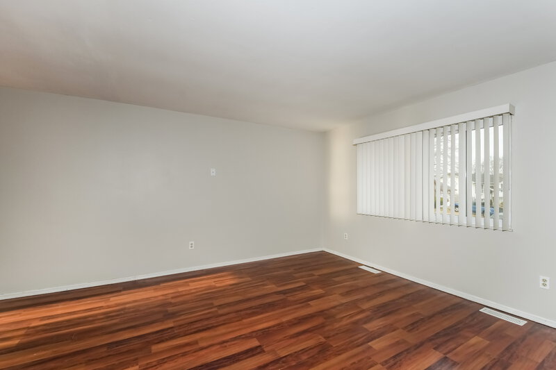 1,565/Mo, 1226 Borden Drive Florissant, MO 63031 Living Room View