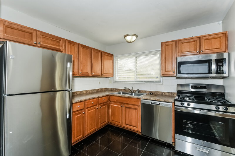 1,565/Mo, 1226 Borden Drive Florissant, MO 63031 Kitchen View