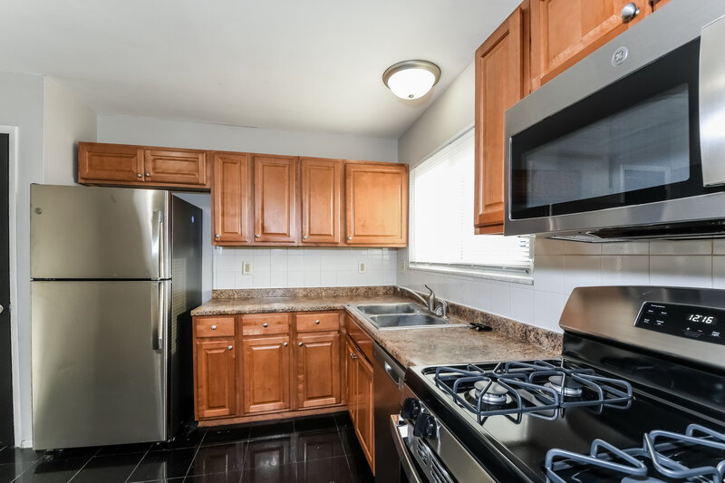 1,565/Mo, 1226 Borden Drive Florissant, MO 63031 Kitchen View 2